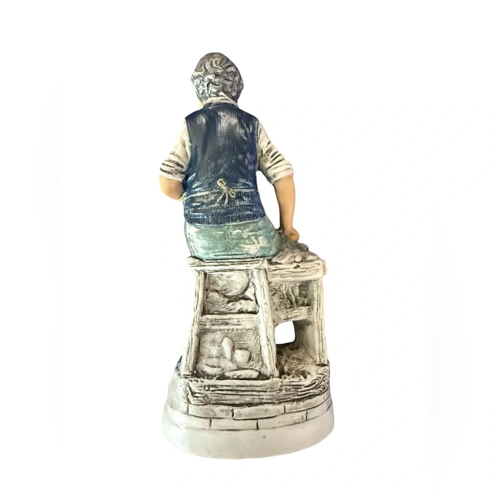 Capodimonte Porcelain Cobbler Shoemaker Handcrafted Figurine Vintage Collectible - Picture 3 of 9